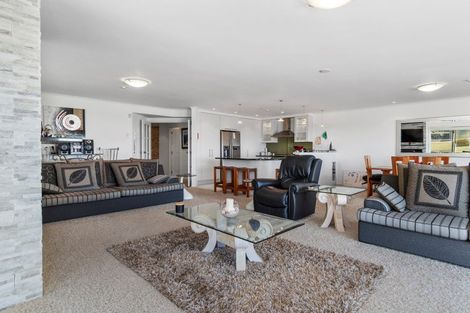 Photo of property in 3/45 Marine Parade, Mount Maunganui, 3116