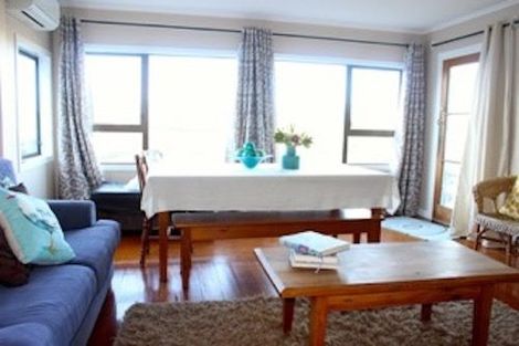 Photo of property in 204 Sutherland Road, Lyall Bay, Wellington, 6022