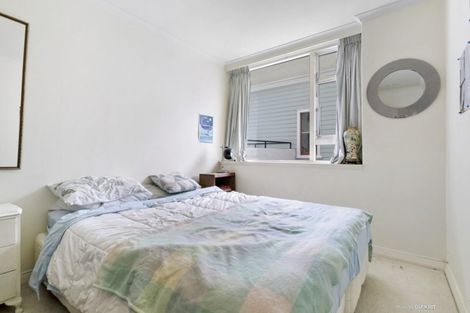 Photo of property in Clifton Towers, 202 Oriental Parade, Oriental Bay, Wellington, 6011