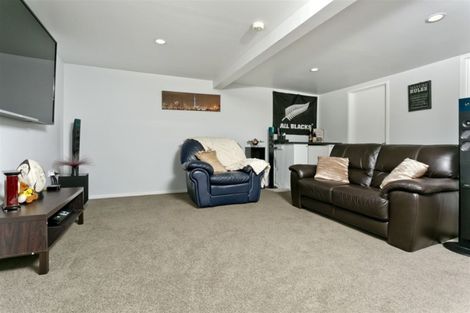 Photo of property in 2 Peter Terrace, Castor Bay, Auckland, 0620