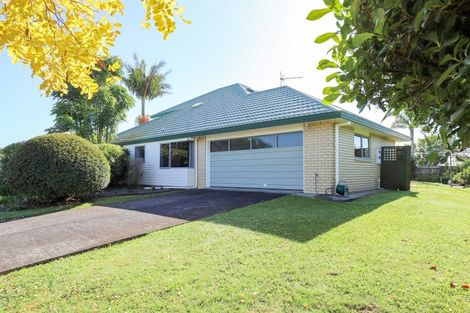 Photo of property in 15 Walton Place, Ngatea, 3503