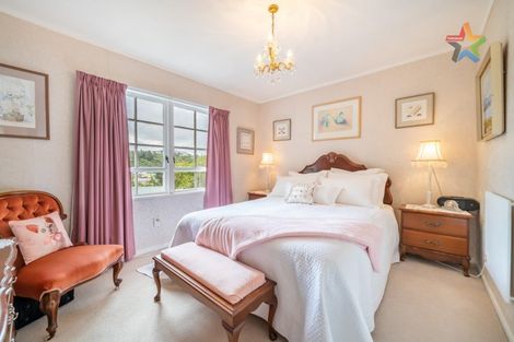 Photo of property in 5 Mokopuna Grove, Stokes Valley, Lower Hutt, 5019