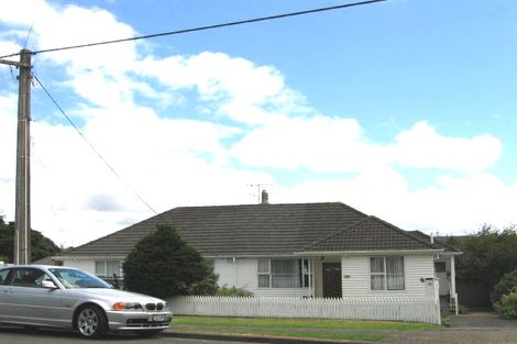 Photo of property in 19 Otakau Road, Milford, Auckland, 0620