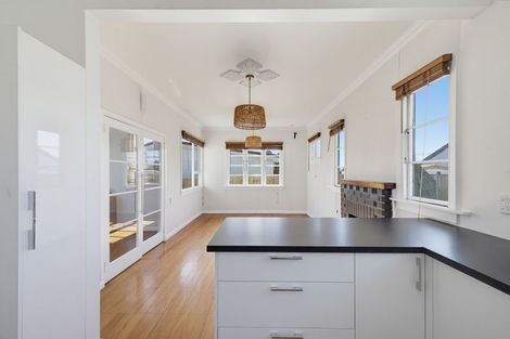 Photo of property in 403 Carrington Street, Upper Vogeltown, New Plymouth, 4310