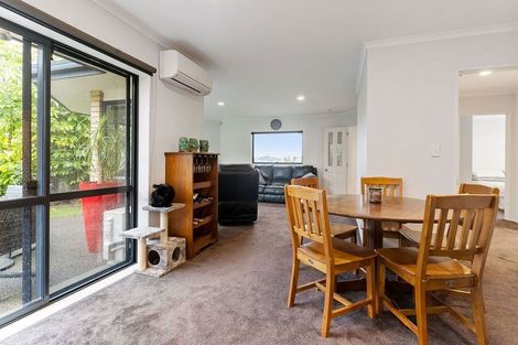 Photo of property in 25 Black Teal Close, Unsworth Heights, Auckland, 0632