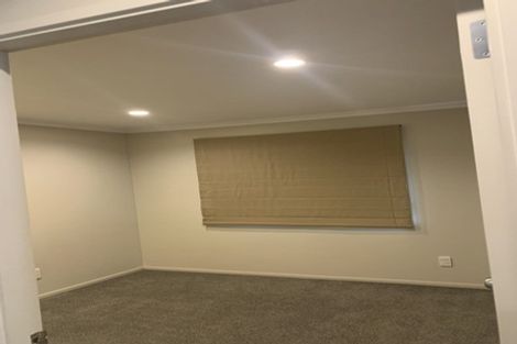 Photo of property in 8 Carisbrook Crescent, Papakura, 2110