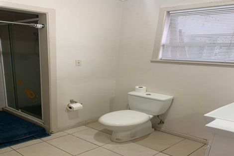 Photo of property in 3a Deuxberry Avenue, Northcote, Auckland, 0627