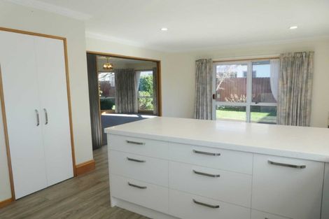 Photo of property in 7 Broadfell Avenue, Avonhead, Christchurch, 8042