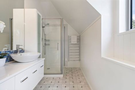 Photo of property in 7 Kelvin Place, Kelvin Heights, Queenstown, 9300