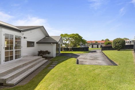 Photo of property in 15 Edgehill Place, Te Puke, 3119