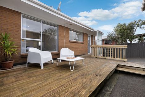 Photo of property in 2/33 Butterworth Drive, Glendene, Auckland, 0602