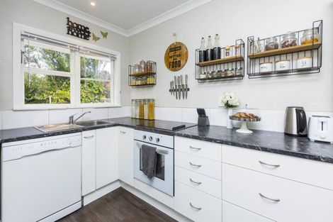 Photo of property in 60 Gibbons Street, Ebdentown, Upper Hutt, 5018