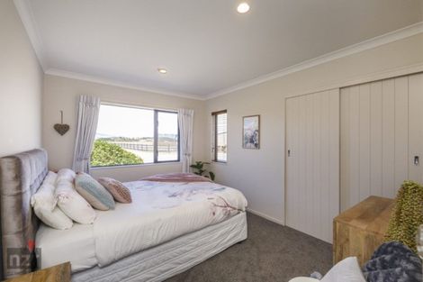 Photo of property in 75 Spur Road West, Colyton, Feilding, 4775