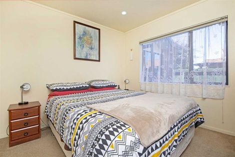 Photo of property in 14 Gillett Place, Botany Downs, Auckland, 2014