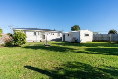 Photo of property in 27 Bledisloe Street, Levin, 5510