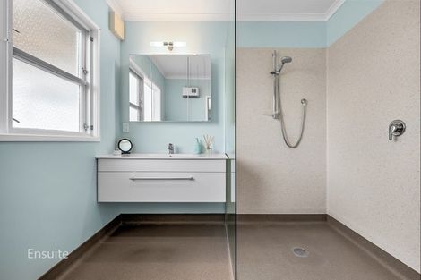 Photo of property in 37 Normandale Road, Normandale, Lower Hutt, 5010