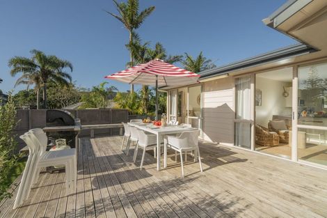 Photo of property in 37 Hahei Beach Road, Hahei, Whitianga, 3591
