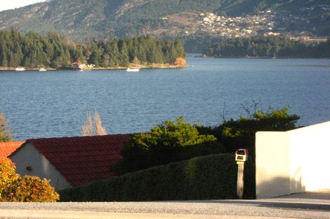 Photo of property in 17 Mincher Road, Kelvin Heights, Queenstown, 9300