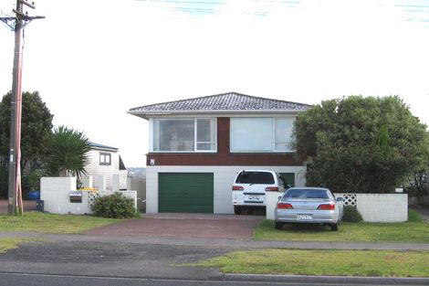 Photo of property in 1/152 Sunset Road, Unsworth Heights, Auckland, 0632