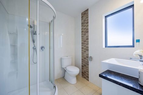 Photo of property in 3 Woodall Place, Totara Vale, Auckland, 0627