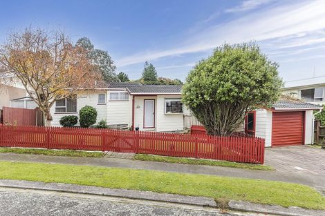 Photo of property in 15 Woolwich Close, Whitby, Porirua, 5024