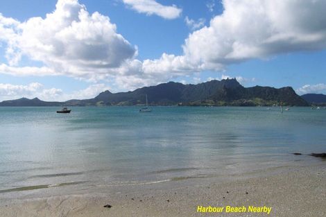 Photo of property in 8 Roto View, One Tree Point, 0118