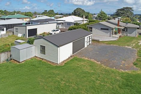 Photo of property in 13 Collingwood Road, Waiuku, 2123