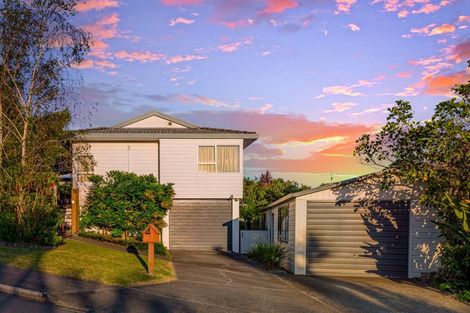 Photo of property in 3 Garcia Place, West Harbour, Auckland, 0618