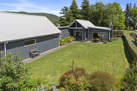 Photo of property in 2 Seagers Close, Kinloch, Taupo, 3377