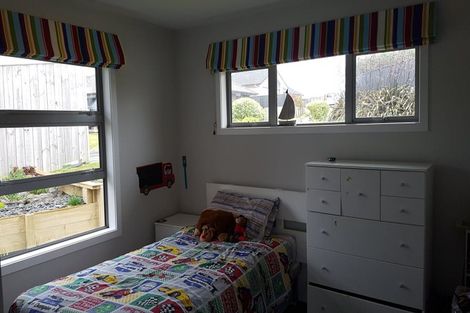 Photo of property in 28 Sunstone Crescent, Brown Owl, Upper Hutt, 5018