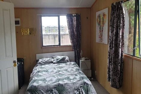 Photo of property in 210 Lake Road, Northcote, Auckland, 0627