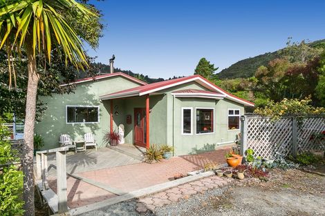Photo of property in 152 Doctors Point Road, Waitati, 9085
