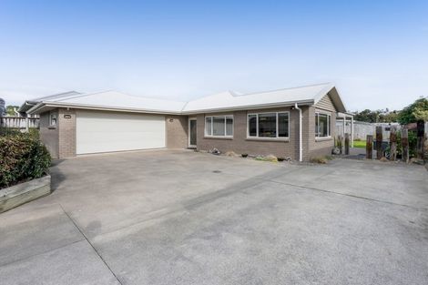 Photo of property in 2 Rayner Way, Glen Avon, New Plymouth, 4312