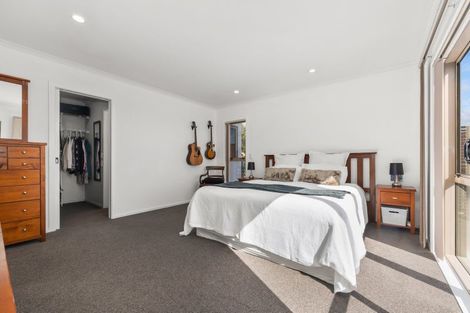 Photo of property in 1 Greenstone Place, Aotea, Porirua, 5024