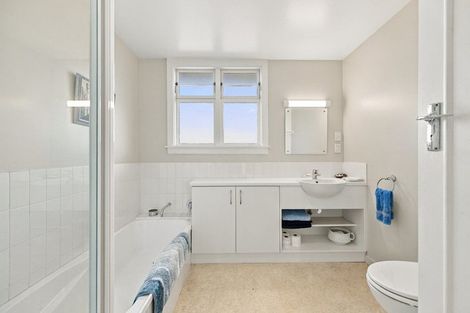 Photo of property in 17 Hamilton Avenue, Ilam, Christchurch, 8041