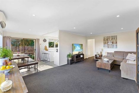 Photo of property in 34a Rewarewa Crescent, Waikanae, 5036