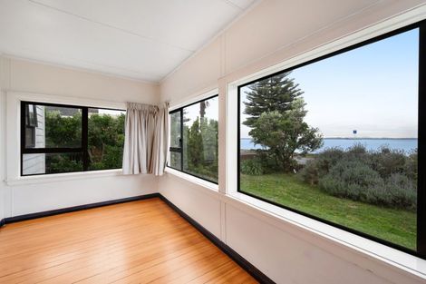 Photo of property in 9 The Esplanade, Eastern Beach, Auckland, 2012