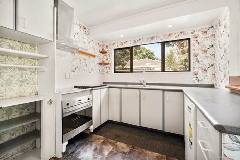 Photo of property in 2/878 East Coast Road, Northcross, Auckland, 0630