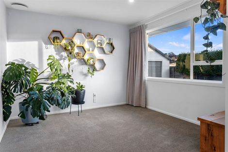 Photo of property in 9 Beeston Place, Redwood, Christchurch, 8051