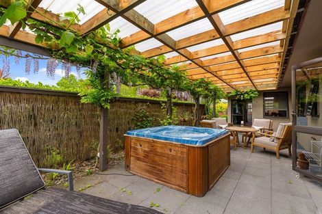 Photo of property in 23 Heaphy Place, Pukehangi, Rotorua, 3015