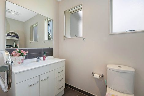 Photo of property in 37 Te Pua School Road, Helensville, 0875