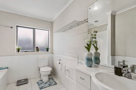 Photo of property in 28 Foxlaw Street, Randwick Park, Auckland, 2105