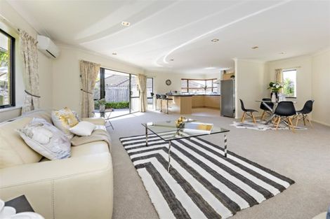 Photo of property in 30 Cairnsvale Rise, Manurewa, Auckland, 2105