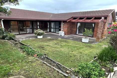 Photo of property in 5 Kookaburra Place, Botany Downs, Auckland, 2010