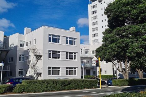 Photo of property in Fountain Court, 4/48 Oriental Parade, Oriental Bay, Wellington, 6011