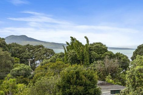 Photo of property in 1/74 Beach Road, Castor Bay, Auckland, 0620