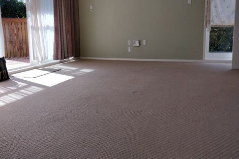Photo of property in 2/27 Kerswill Place, Pakuranga, Auckland, 2010