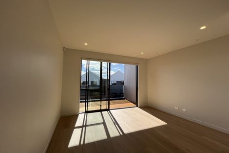 Photo of property in 2 Puihi Crescent, Massey, 0614