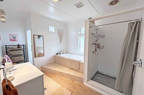 Photo of property in 1042 Heaphy Terrace, Fairfield, Hamilton, 3214