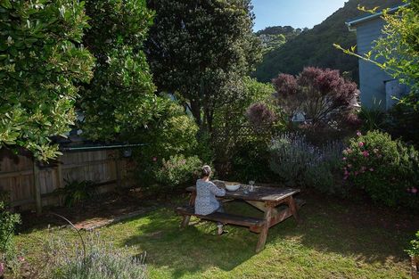 Photo of property in 174 Queens Drive, Lyall Bay, Wellington, 6022